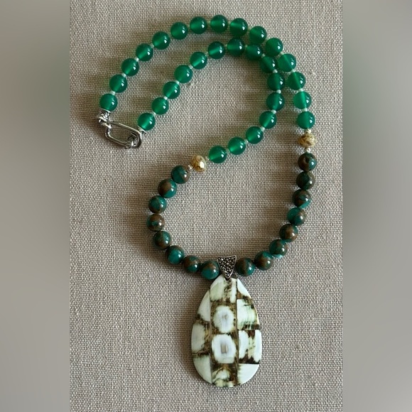 22 inch Green Agate bead necklace NWOT - Picture 4 of 12